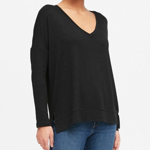 Banana Republic Relaxed Fit Luxespun Boxy V-Neck Top - Picture 4 of 11